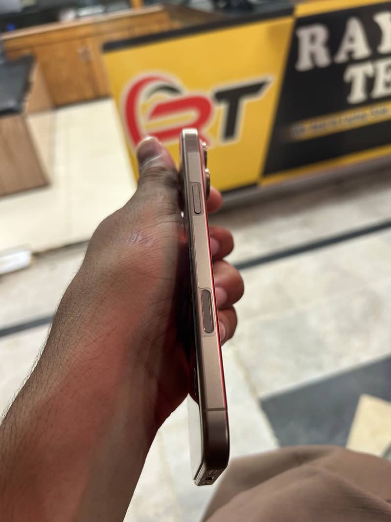 Apple iPhone 16 Pro Max 4