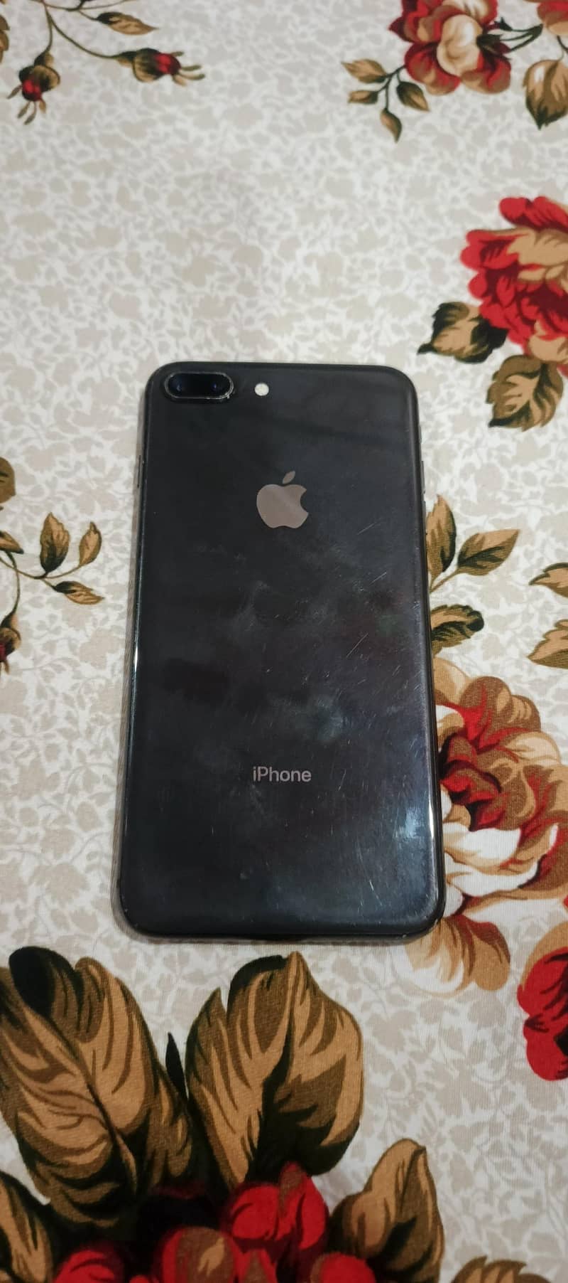 Apple iPhone 8 Plus 4