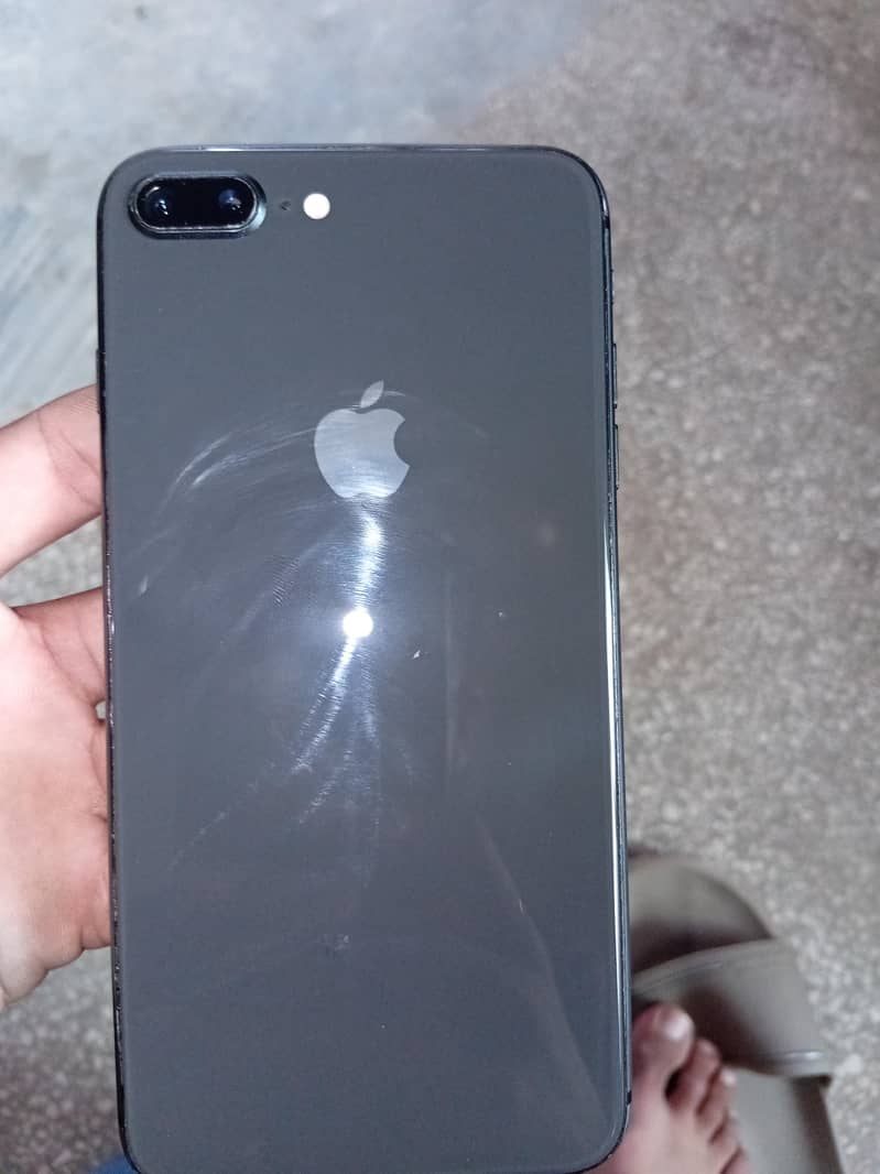 Apple iPhone 8 Plus 1
