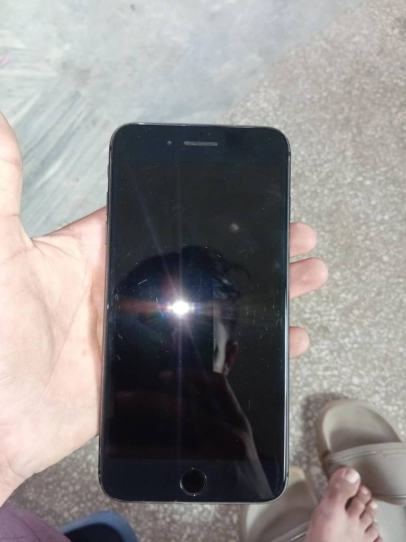 Apple iPhone 8 Plus 4