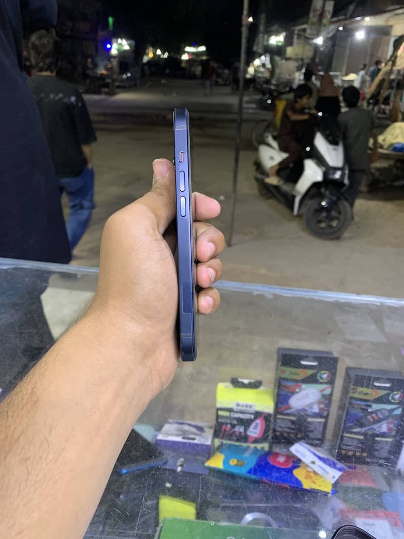 Apple iPhone 14 5