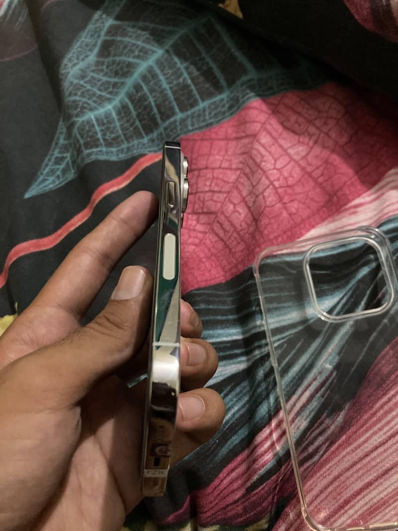 Apple iPhone 14 Pro 2