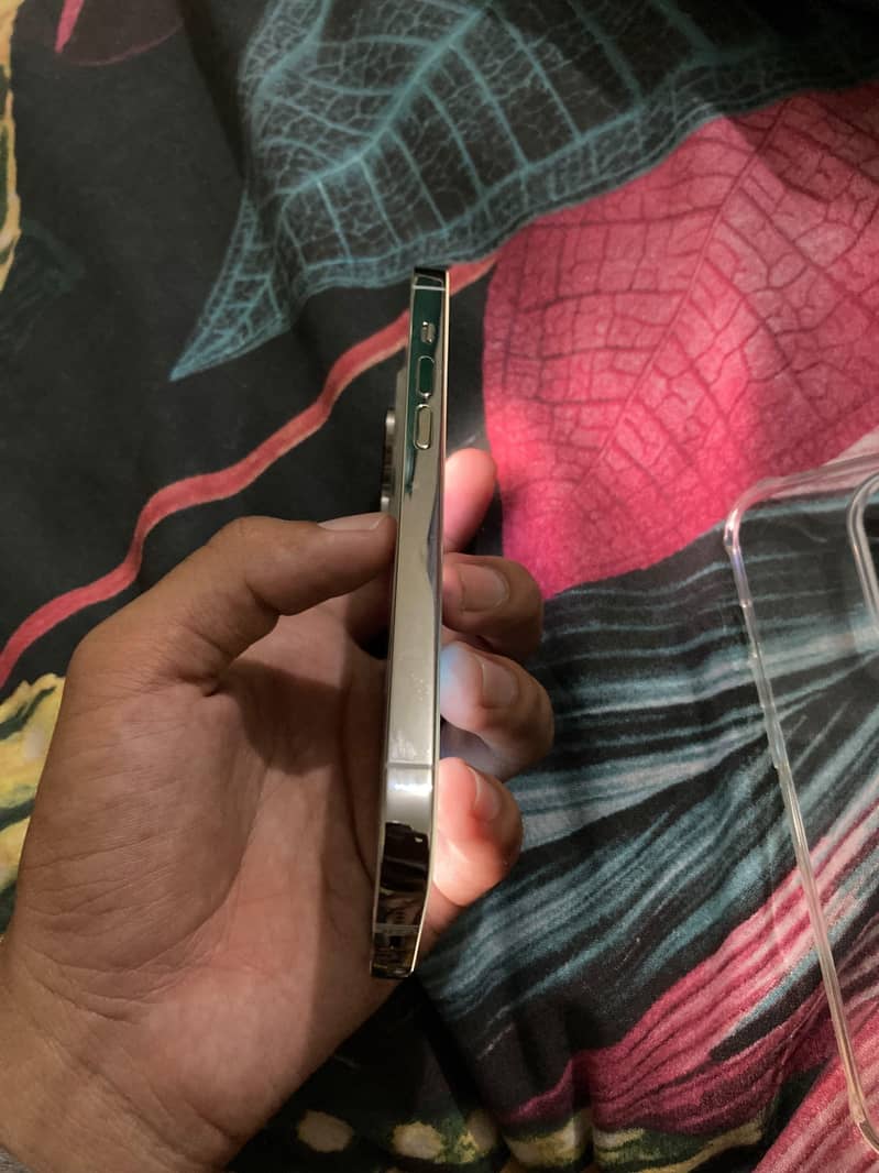 Apple iPhone 14 Pro 3