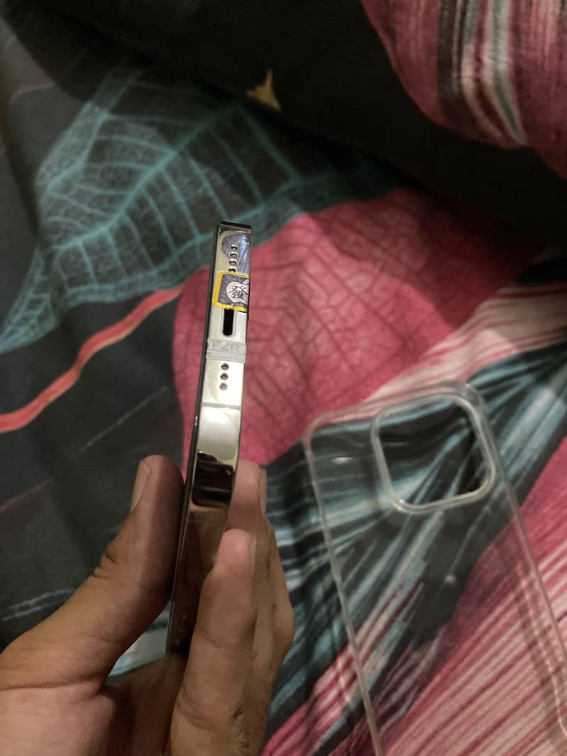 Apple iPhone 14 Pro 4