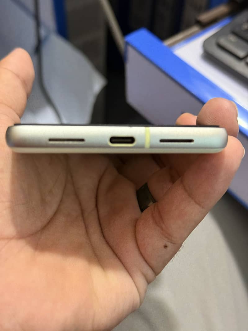 Google Pixel 7 4