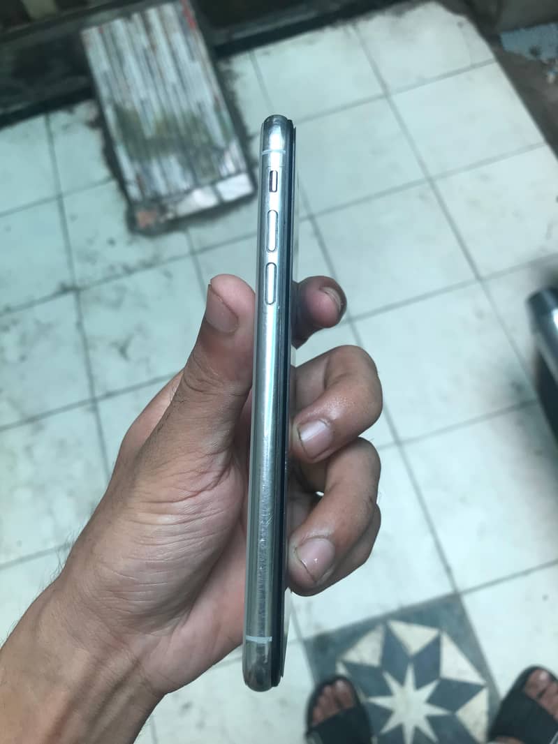 Apple iPhone X 3