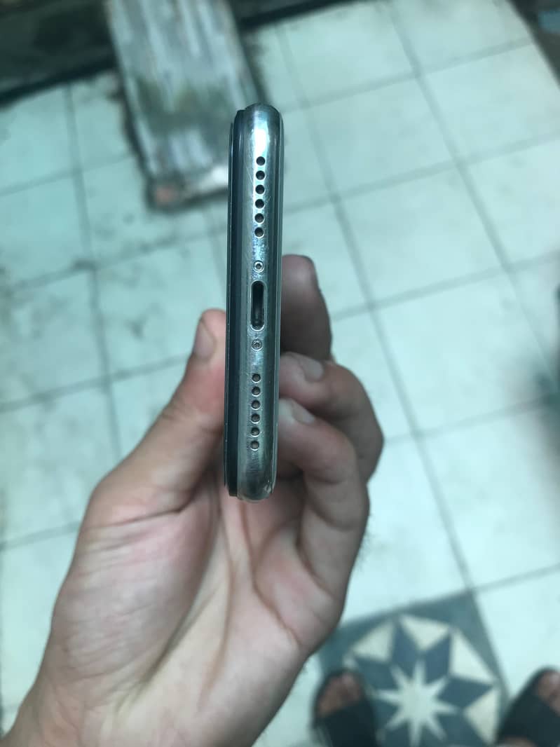 Apple iPhone X 5