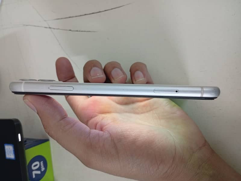 Apple iPhone 11 3