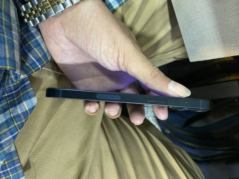 Apple iPhone 13 0