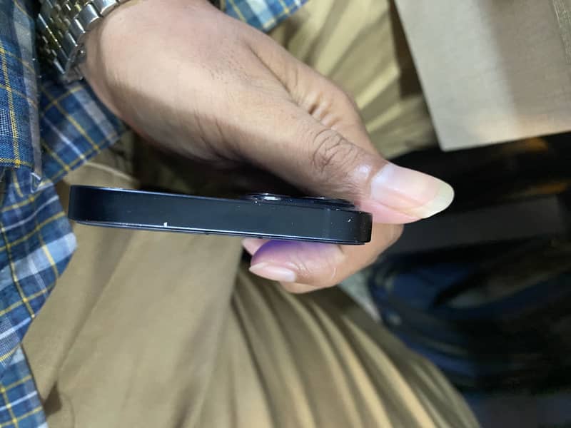Apple iPhone 13 4