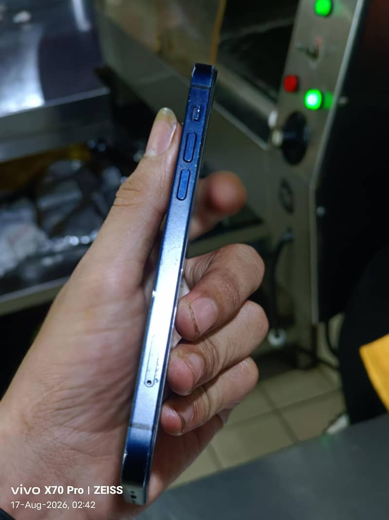 Apple iPhone 12 3