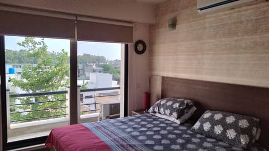 1 BED FURNISHED AUTOMATIC APARTMENT CORNER FACING PARK IN SPRING FOR SALE TOP LOCATION