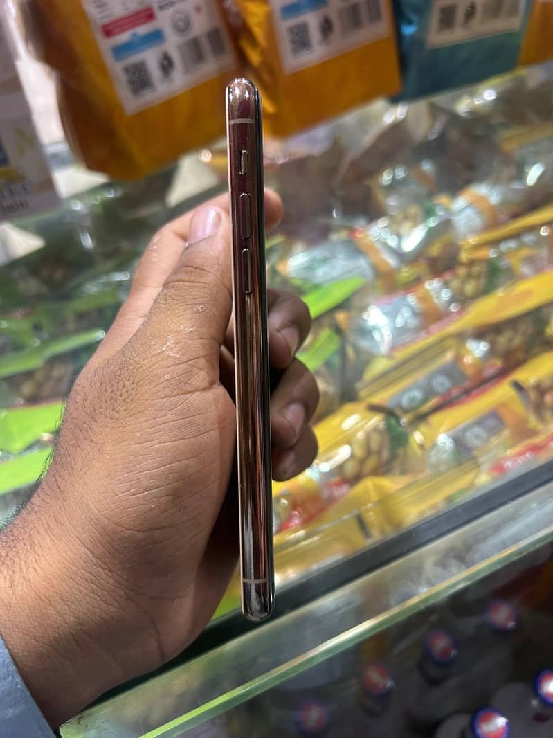Apple iPhone 11 Pro 2