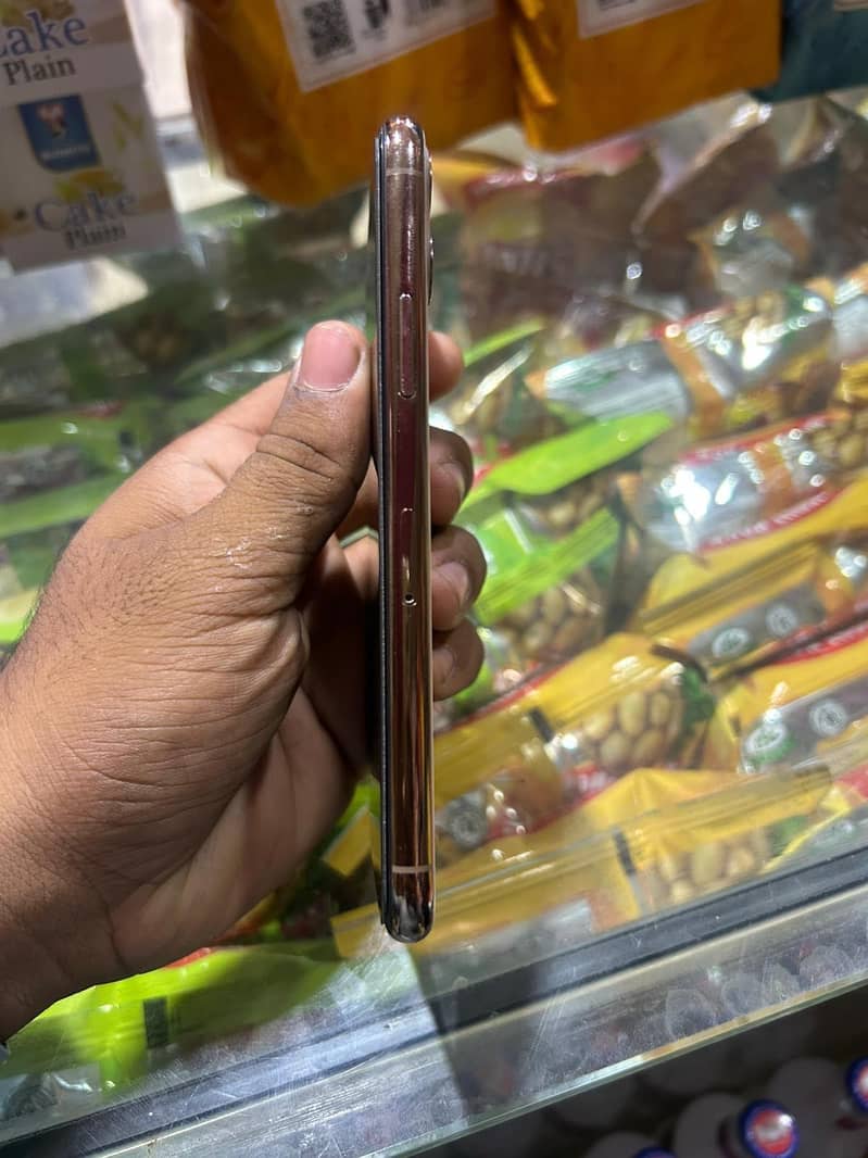Apple iPhone 11 Pro 6