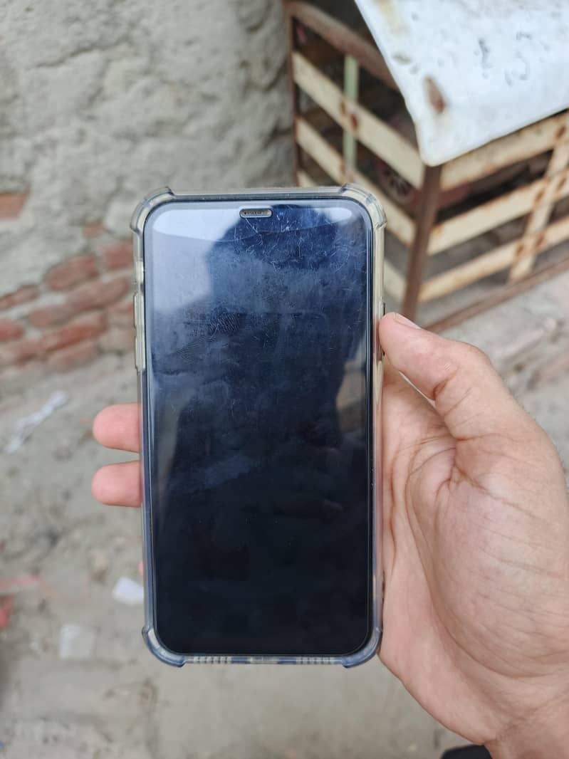 iPhone XR 1