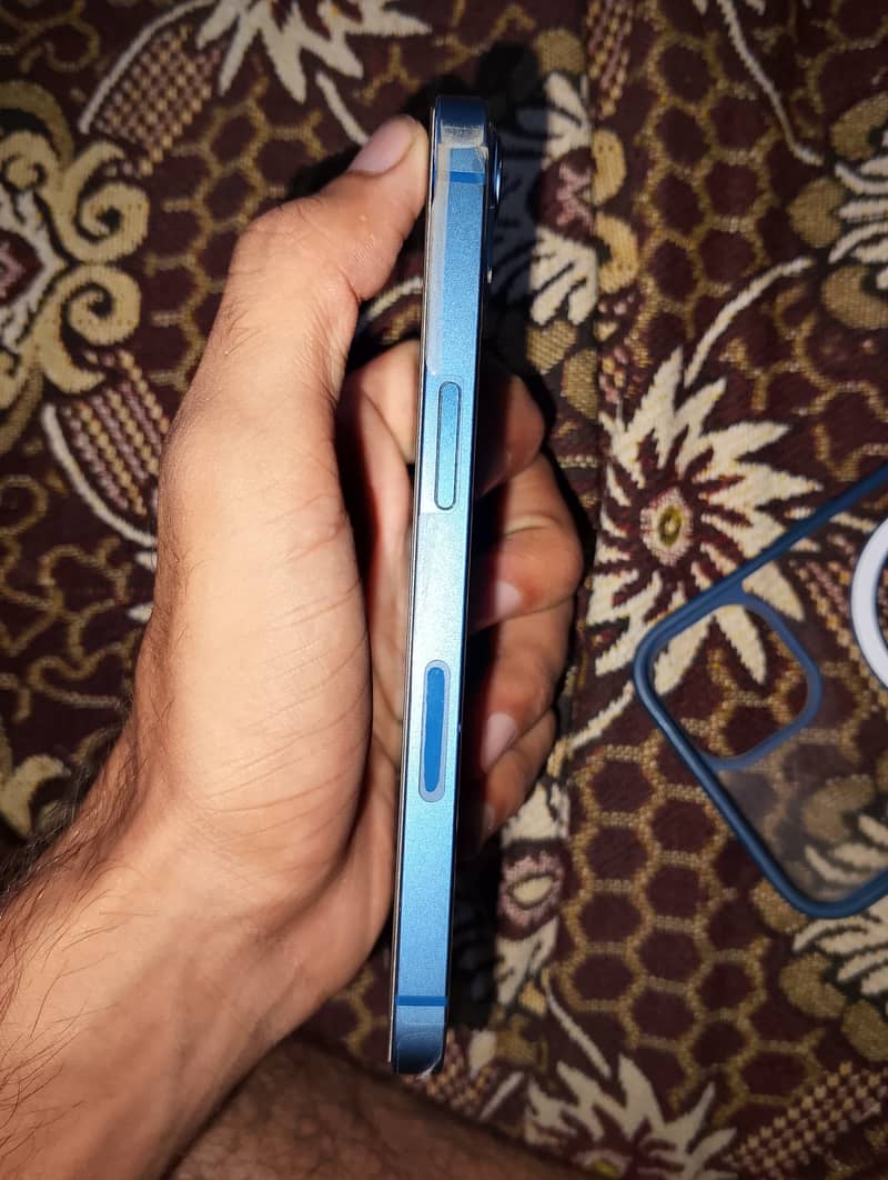 Apple iPhone 13 1