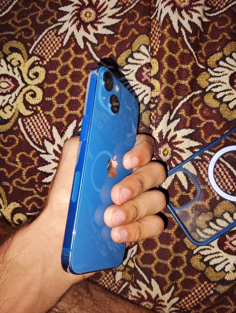 Apple iPhone 13 4