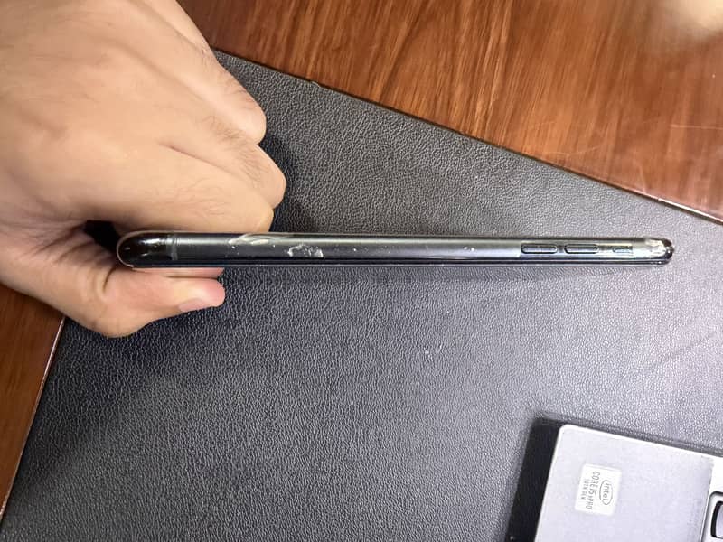 Apple iPhone 11 Pro Max 4