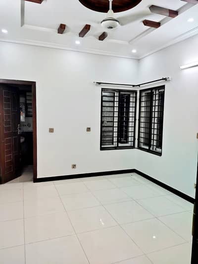 Ground Floor For Rent In G-13 (10 Marla)