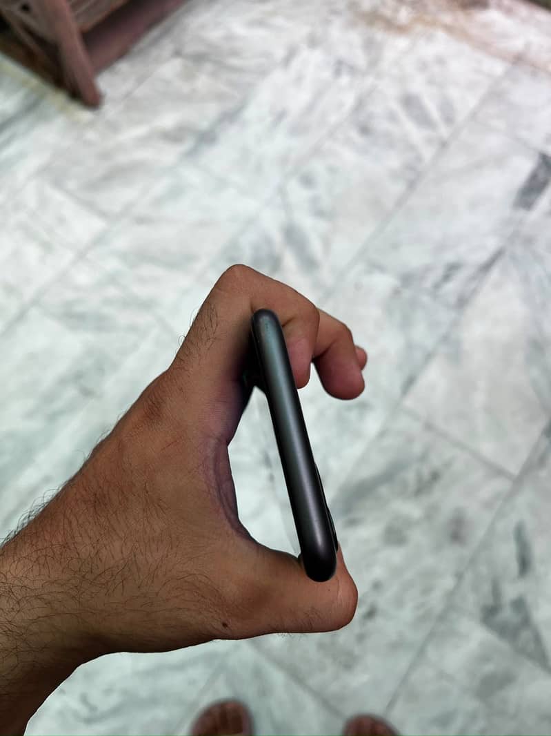 Apple iPhone 11 3
