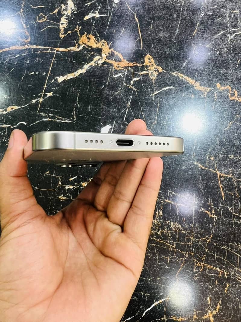 Iphone 15 Pro max 3