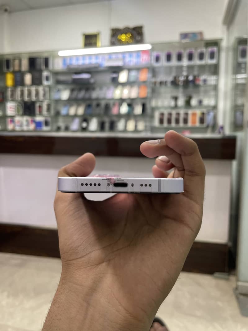 Apple iPhone 14 4