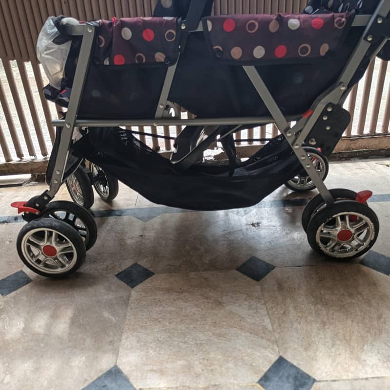 Twin stroller 2