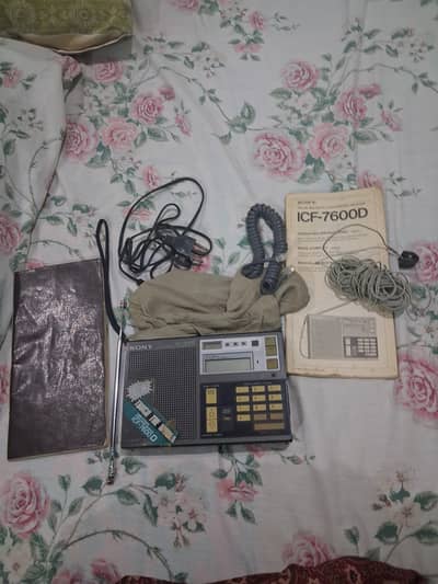 Vintage Sony ICF-7600D world brand radio