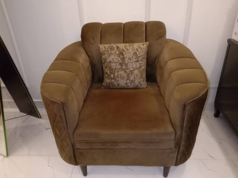 |Sofa set|Excellent Condition|03072401657 7