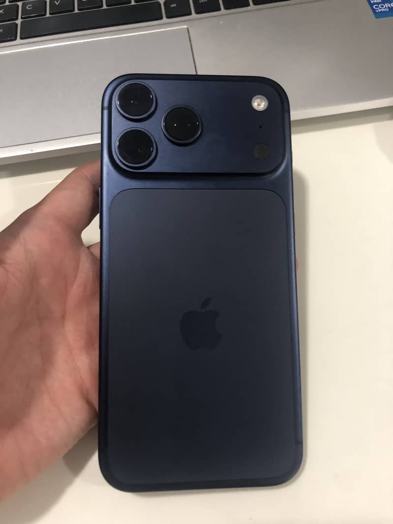 Apple iPhone 17 Pro Max 0