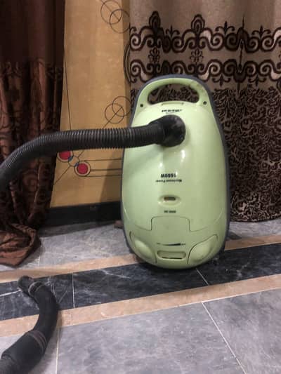 1600W Portable Canister Vaccumm Cleaner — Variable a suction Control