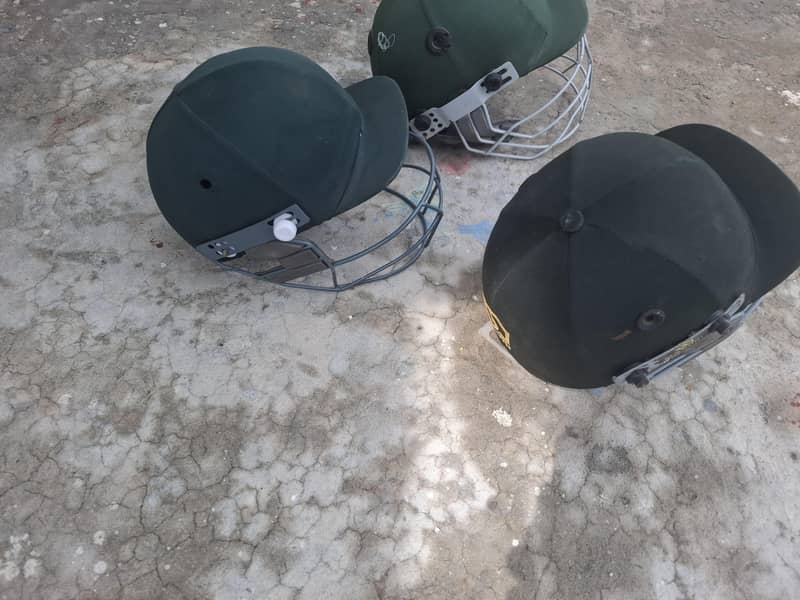 3 had balls Helmets 0