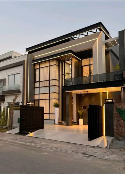 10 Marla Luxury House is Available for Rent in Bahria Town Lahore