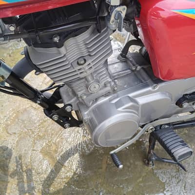gadi ka sticker 2026 hai aur 2025 ke 11 mahine ka model
