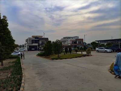 C Block 1 Kanal Corner Plot Available With Ideal Location