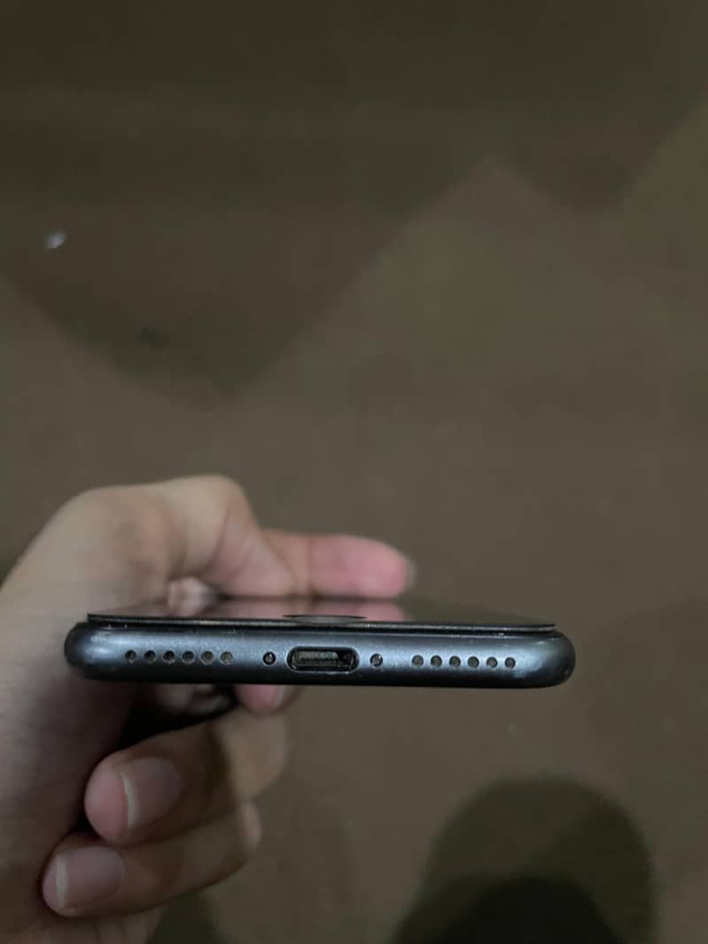 Apple iPhone 8 4