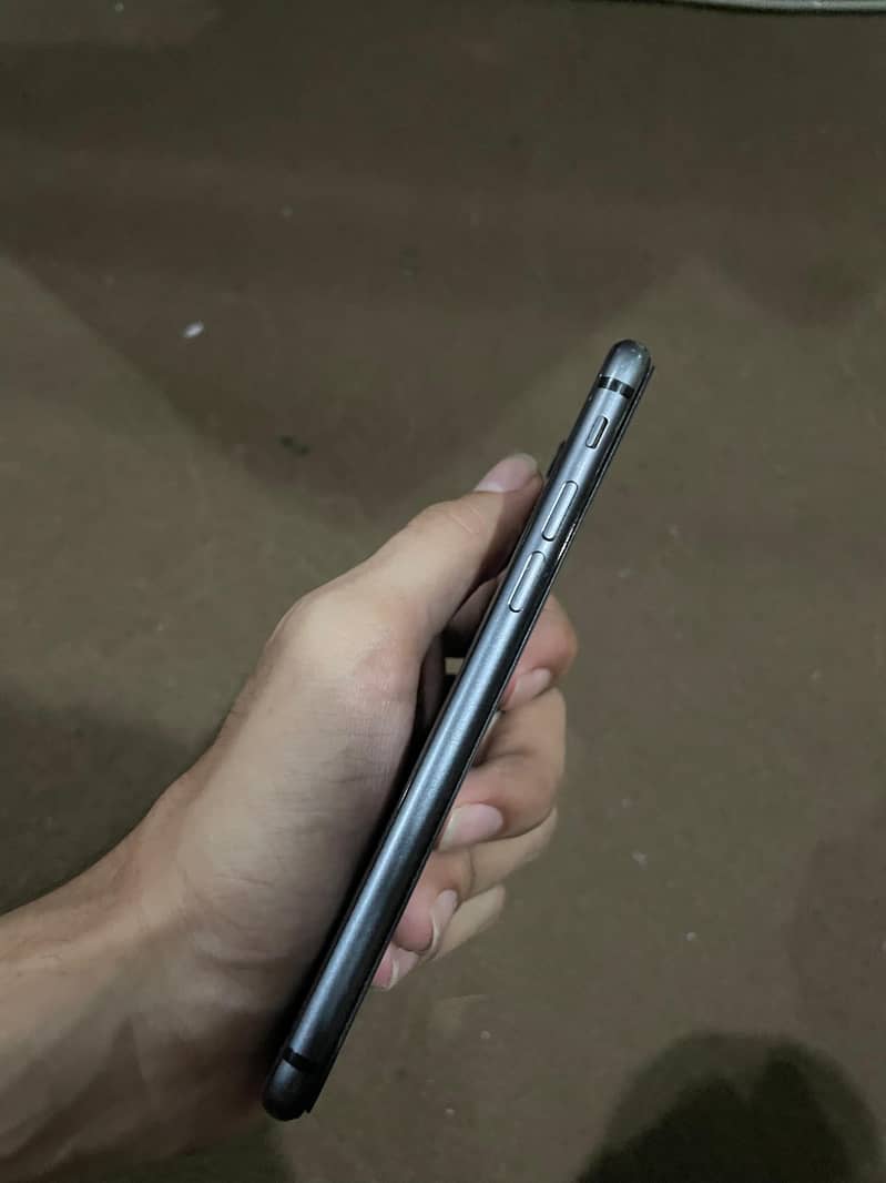 Apple iPhone 8 6