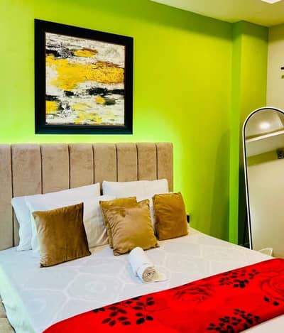 Daily, & Weekly Basis One Bedroom Studio Fully Furnished Luxury Apartment Available For Rent:-Location: Gulberg greens Islamabad & Bahriya Town Phase 1,4 or phase 7 .