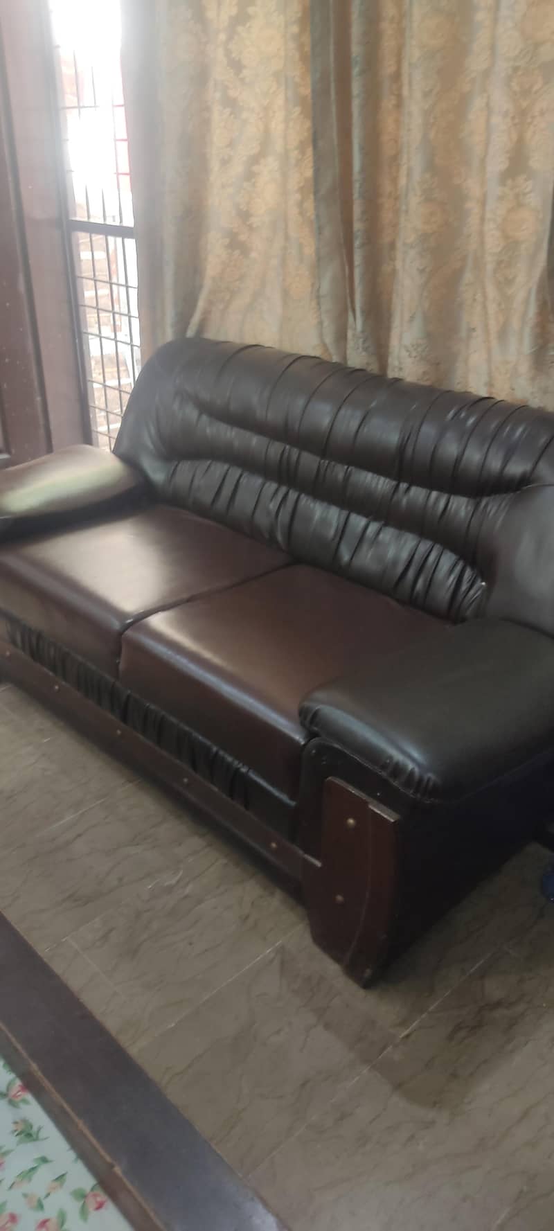 leather sofa 0