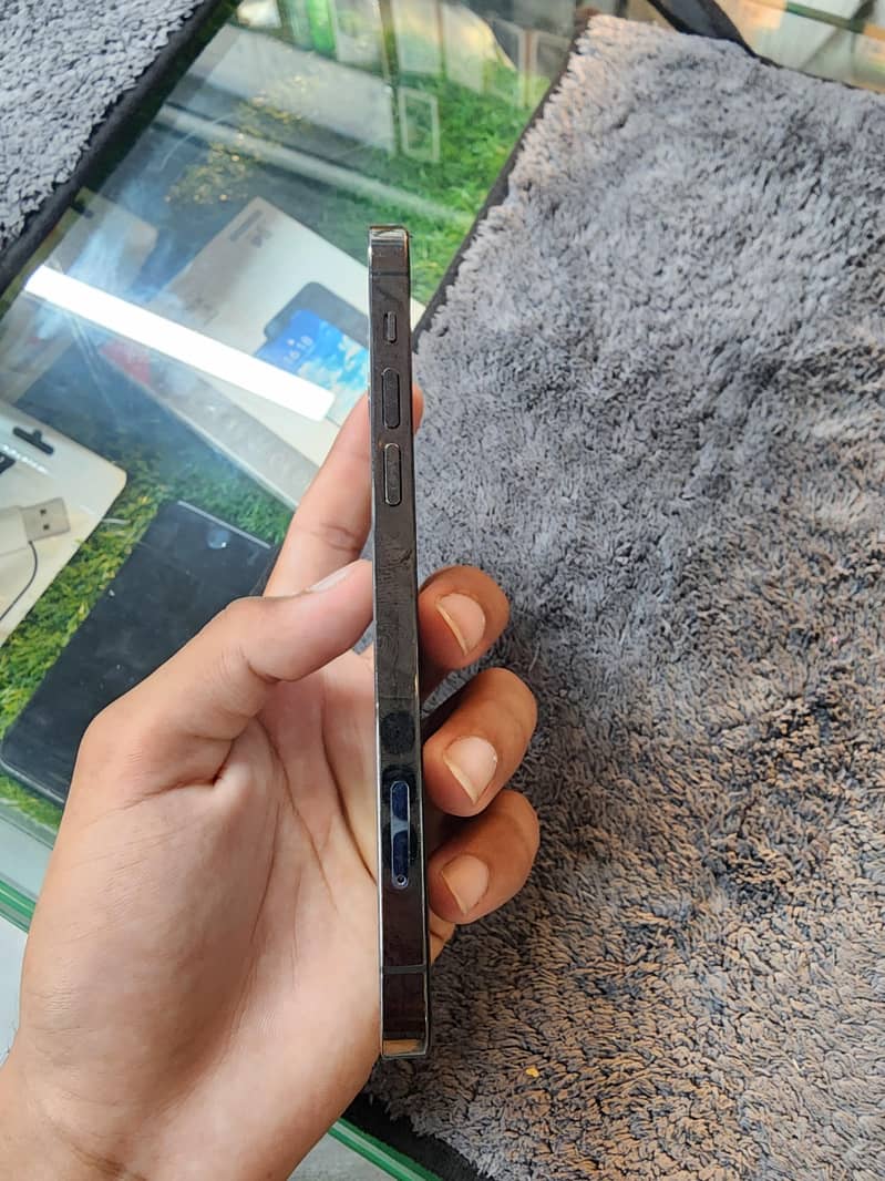 Apple iPhone 12 Pro 1