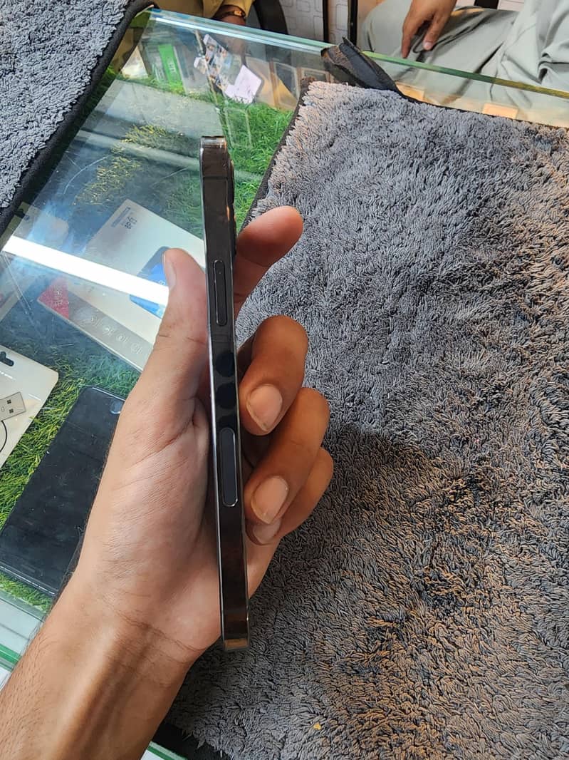 Apple iPhone 12 Pro 2