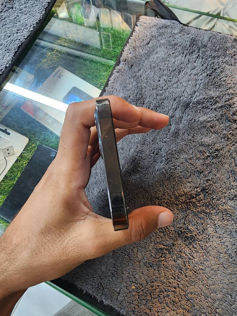 Apple iPhone 12 Pro 3