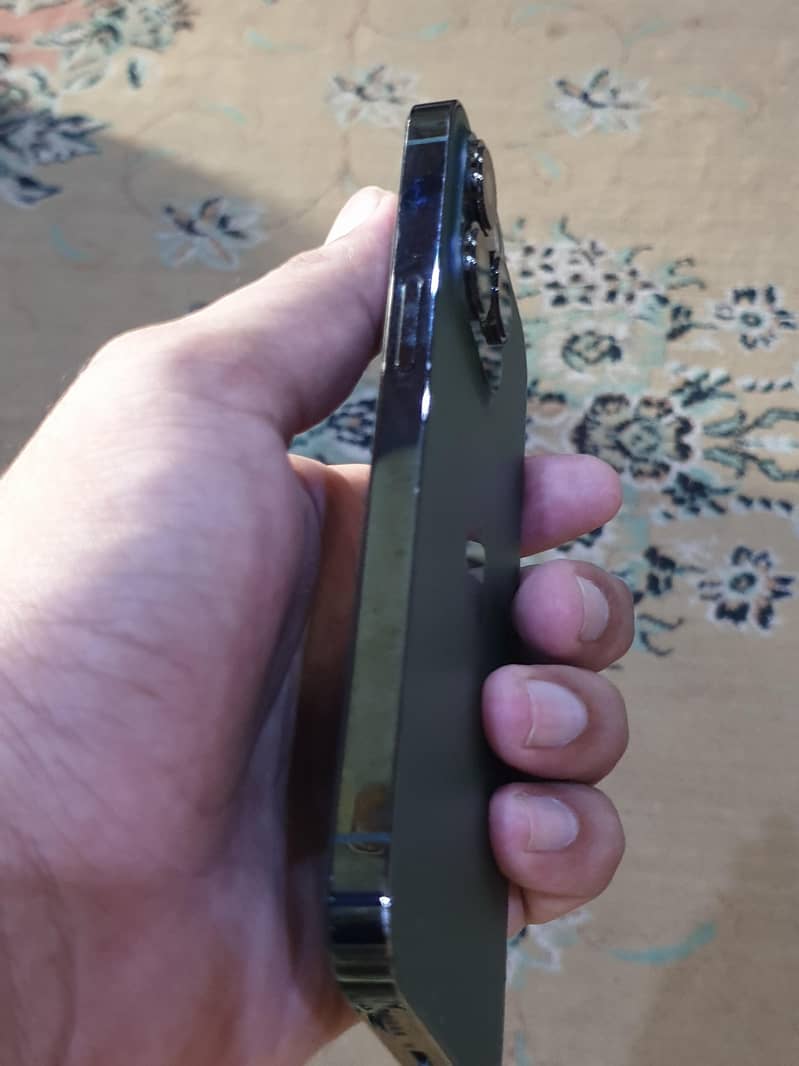 Apple iPhone 13 Pro 2