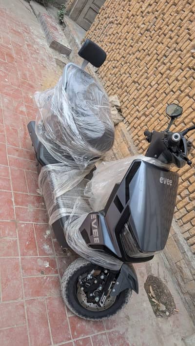 EVEE-GNZ Grey AFR 2026, G 60km used 2 days only  EVEE  ΑFR -2o26  Gray