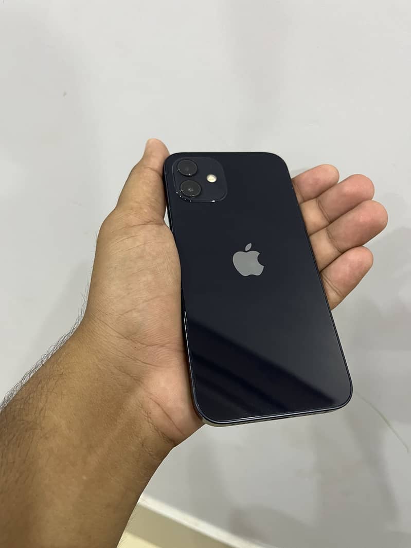 Apple iPhone 12 4