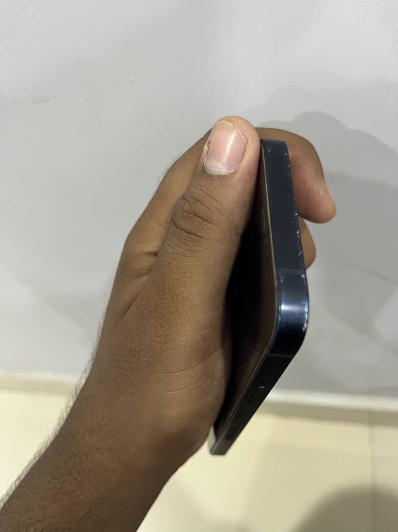 Apple iPhone 12 6