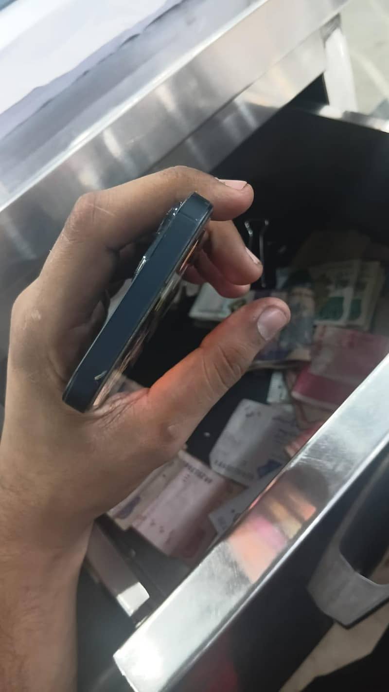 Apple iPhone 13 2
