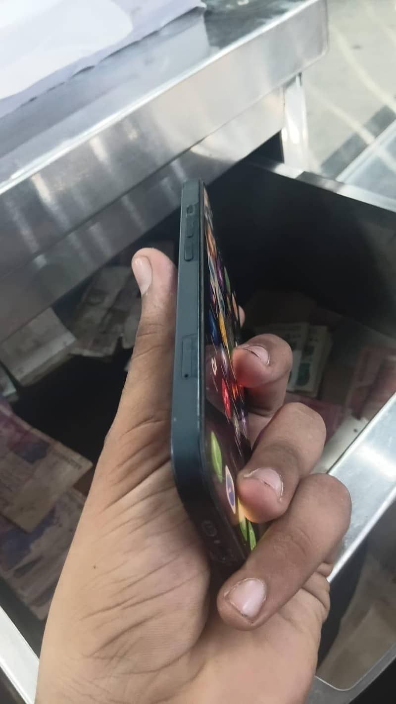 Apple iPhone 13 3