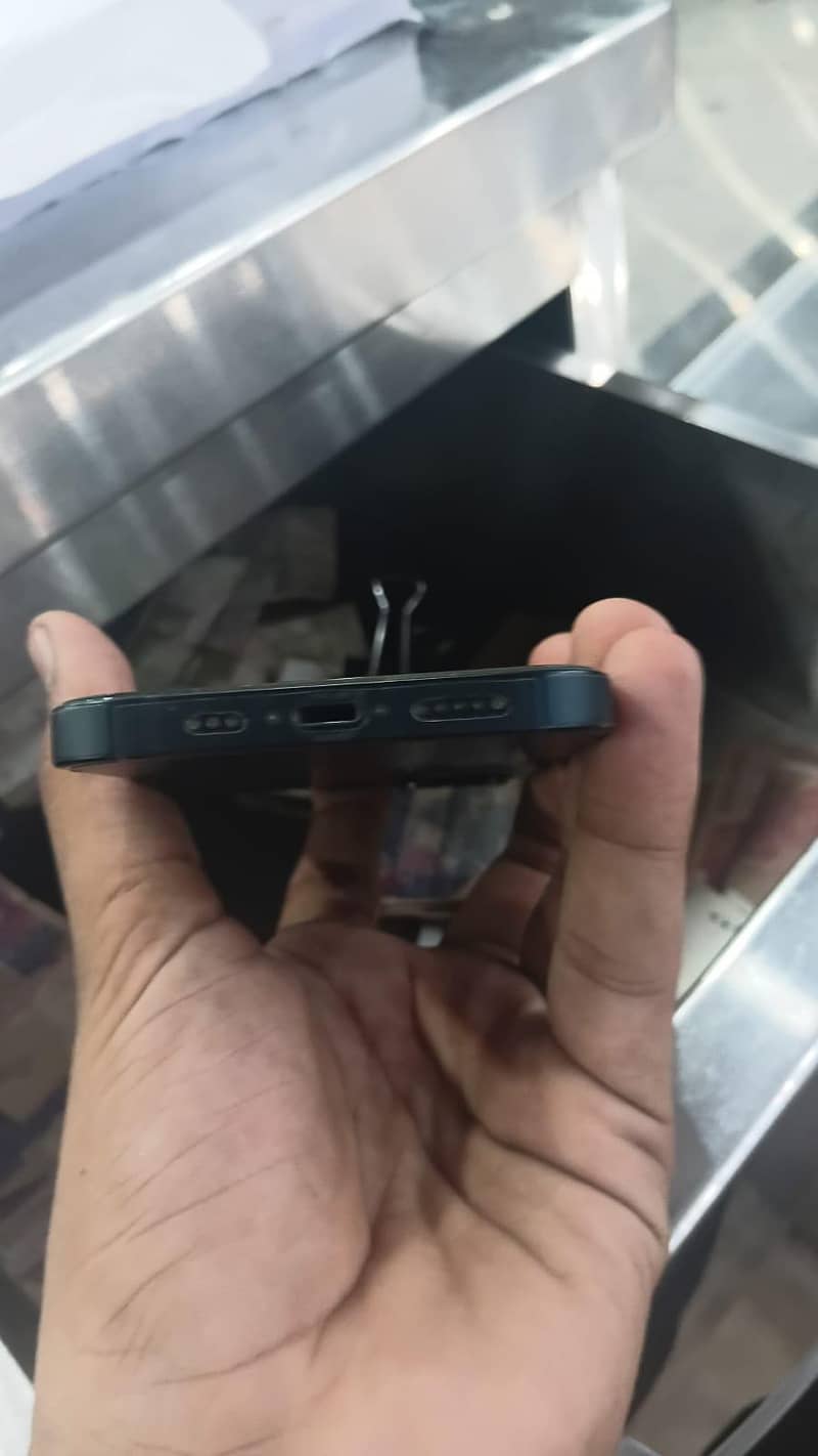 Apple iPhone 13 6