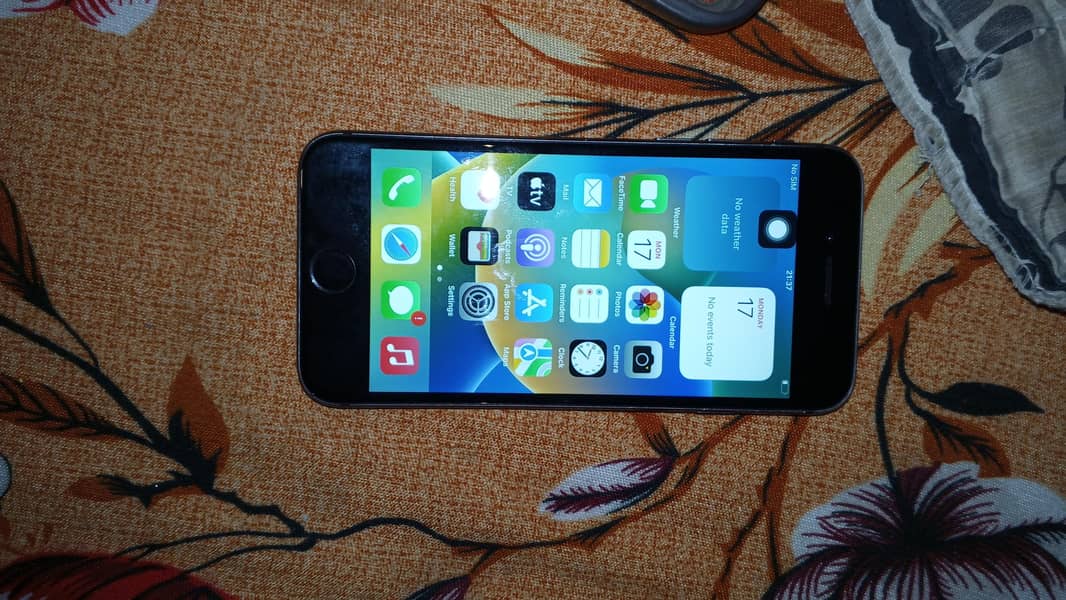 Apple iPhone 8 1